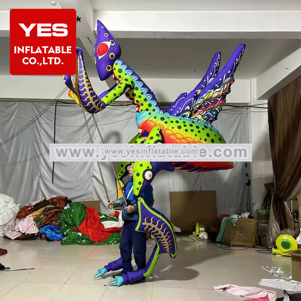 Parade Performance Walking Inflatable Mantis Puppet Inflatable Mantis Costume