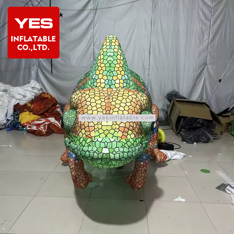 Custom Vivid Inflatable Animal Model Reptile House Decoration Inflatable Chameleon