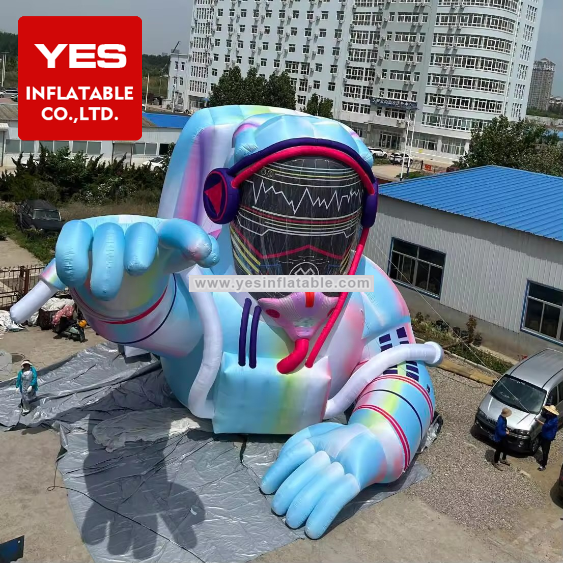 Customized huge props astronaut spaceman model LED giant inflatable music festival stage   decoration