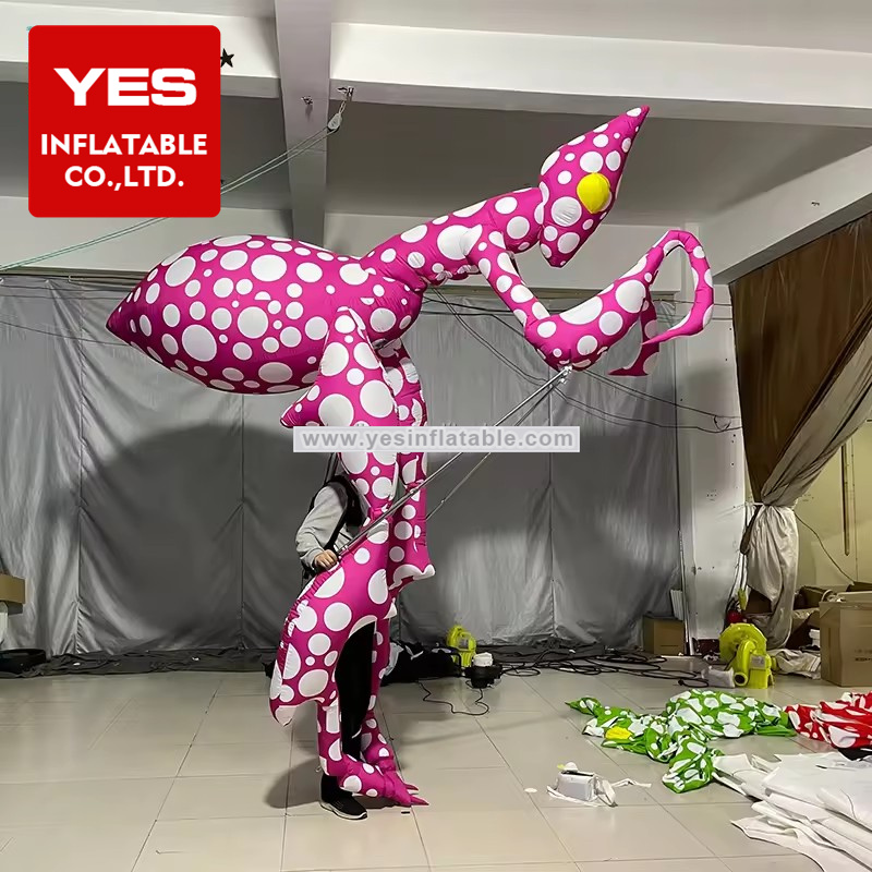 Inflatable street costumes Inflatable insect costumes, inflatable mantis costumes for people wear show